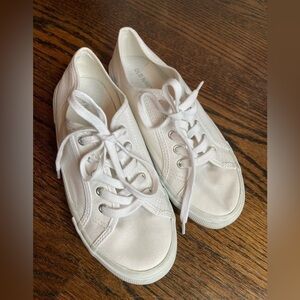 Old Navy woman’s White canvas runners shoes size 6